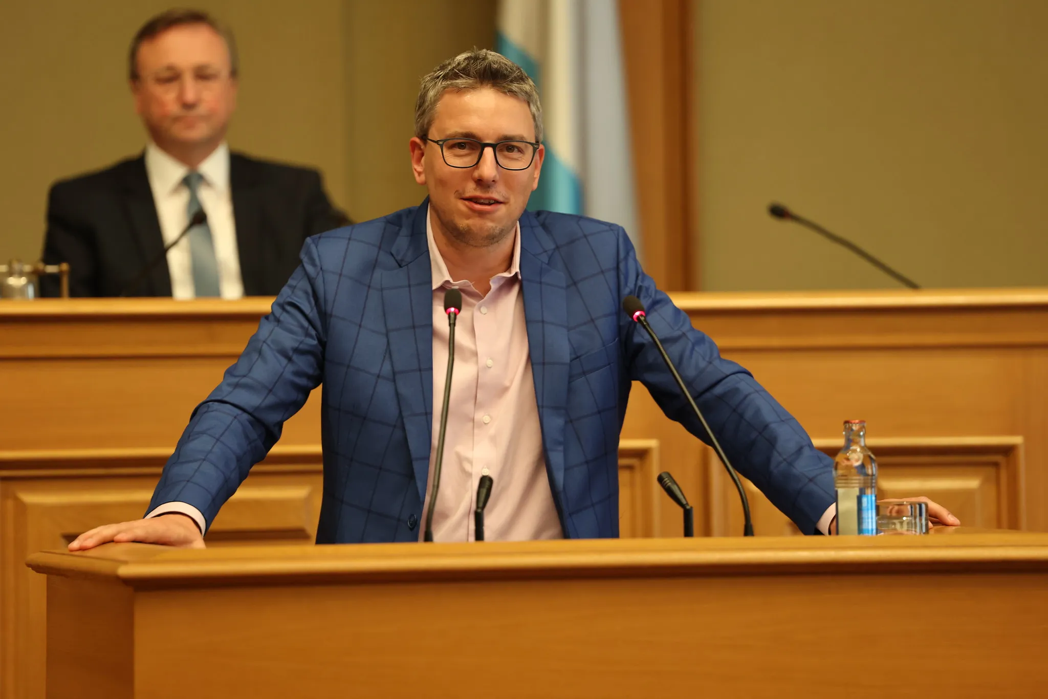 Sven Clement à la tribune lors d’une séance plénière de la Chambre des Députés
